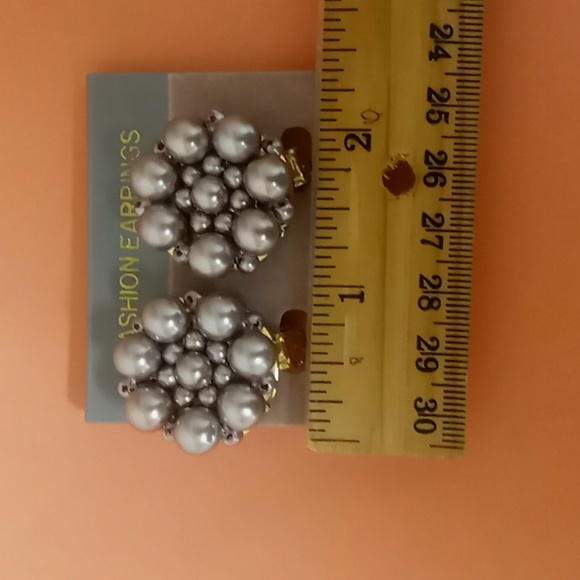 Lucite fashion earrings. - Picture 3 of 3